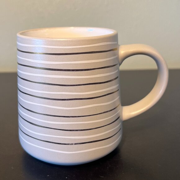 Set of 2 THYME & TABLE Stoneware Mugs ~ Gray with White & Metallic Gold Stripes - Picture 8 of 12